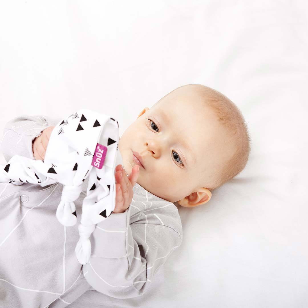 Snuz Baby Sleepsuit & Comforter Gift Set (0-3m) - Geo Mono