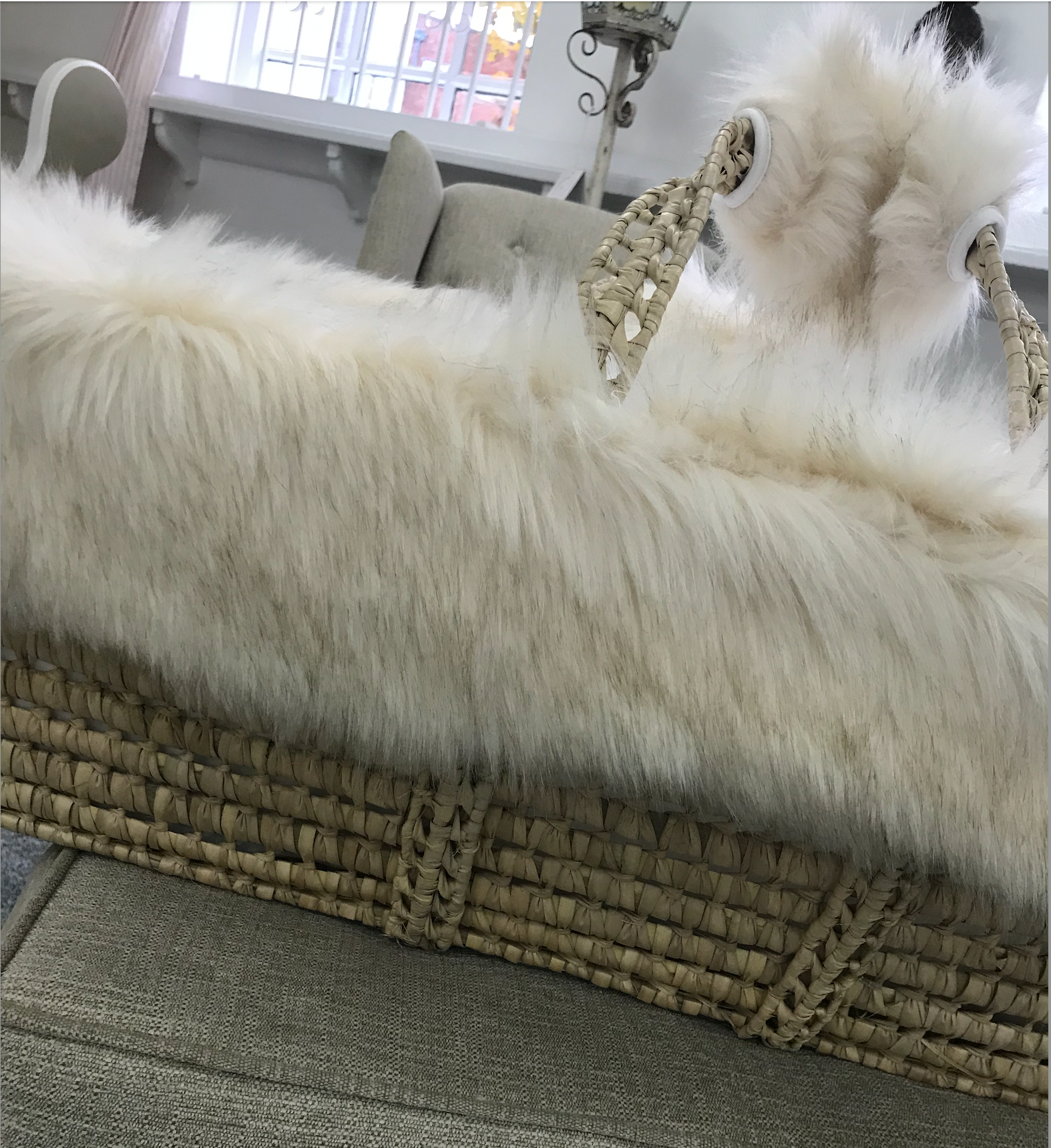 Theophile & Patachou Wicker Moses Basket with Fur