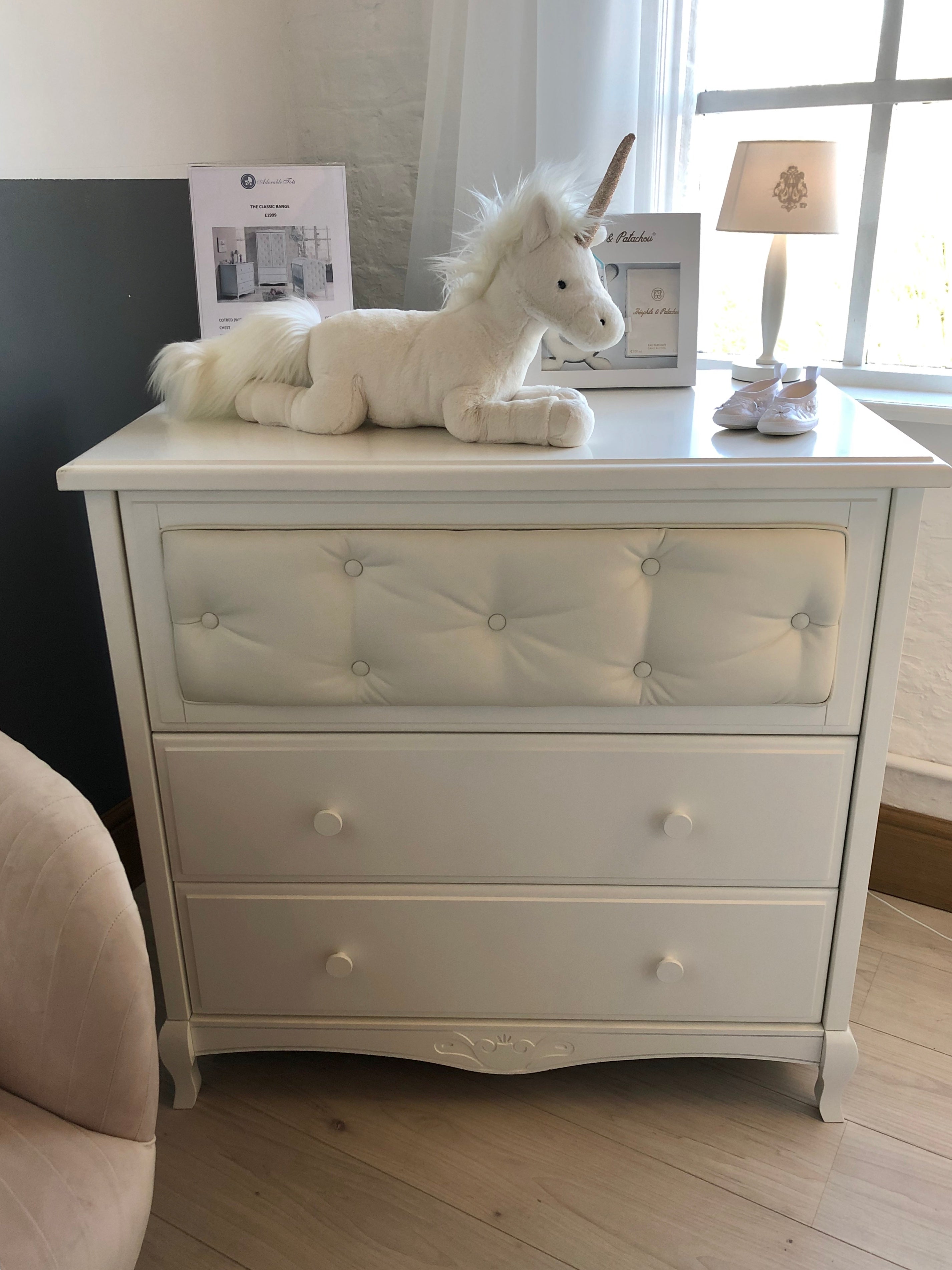 Adorable Buttoned Chest Of Drawers