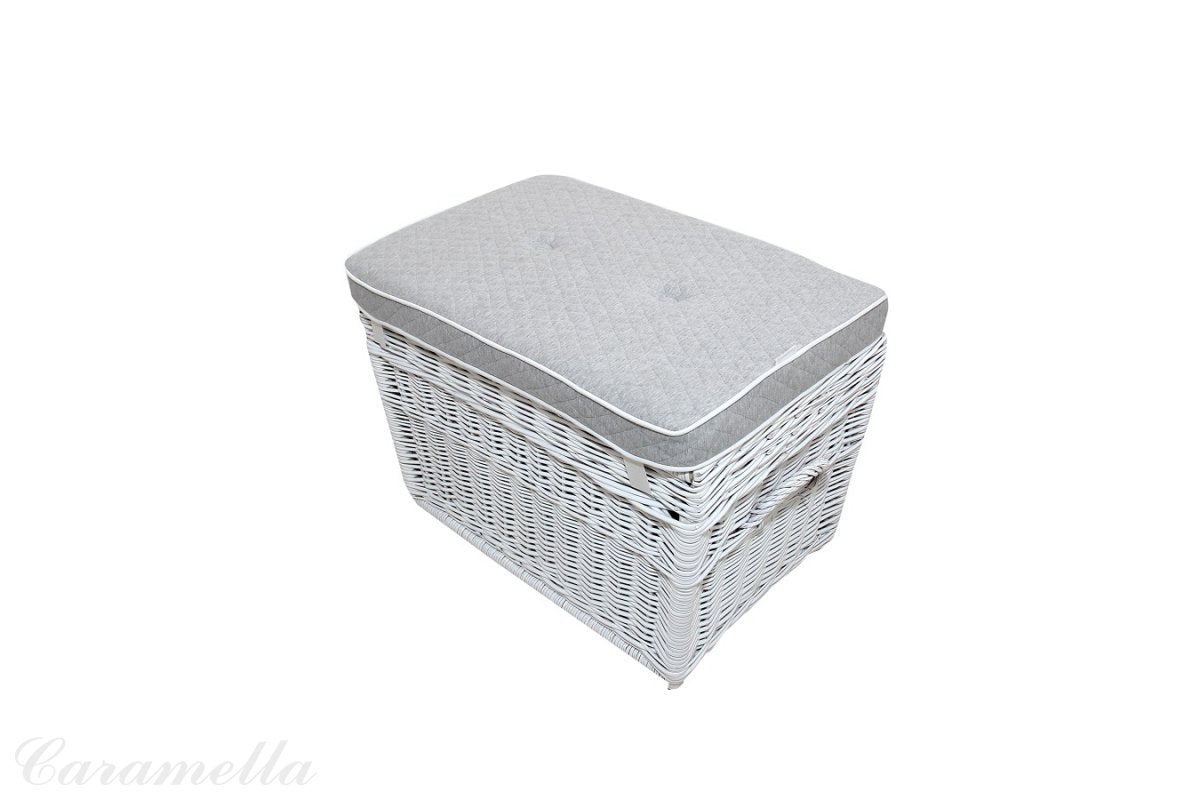 Caramella White Wicker Trunk With Quilted Cambridge Pillow